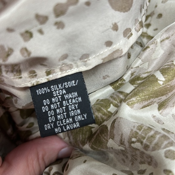 Kenneth Cole 100% Silk Blouse Women's Size 2 Button Down Tie at Waist Tan - Picture 6 of 6